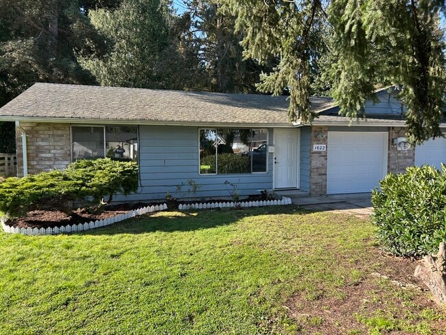 property at 1602 E Hazel Ave