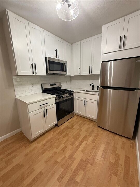 4925 Washington St in Boston, MA - Building Photo