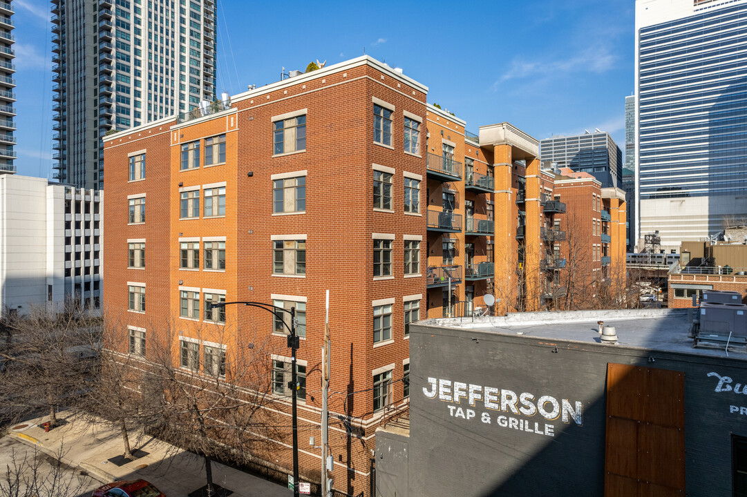 333 N Jefferson St in Chicago, IL - Building Photo