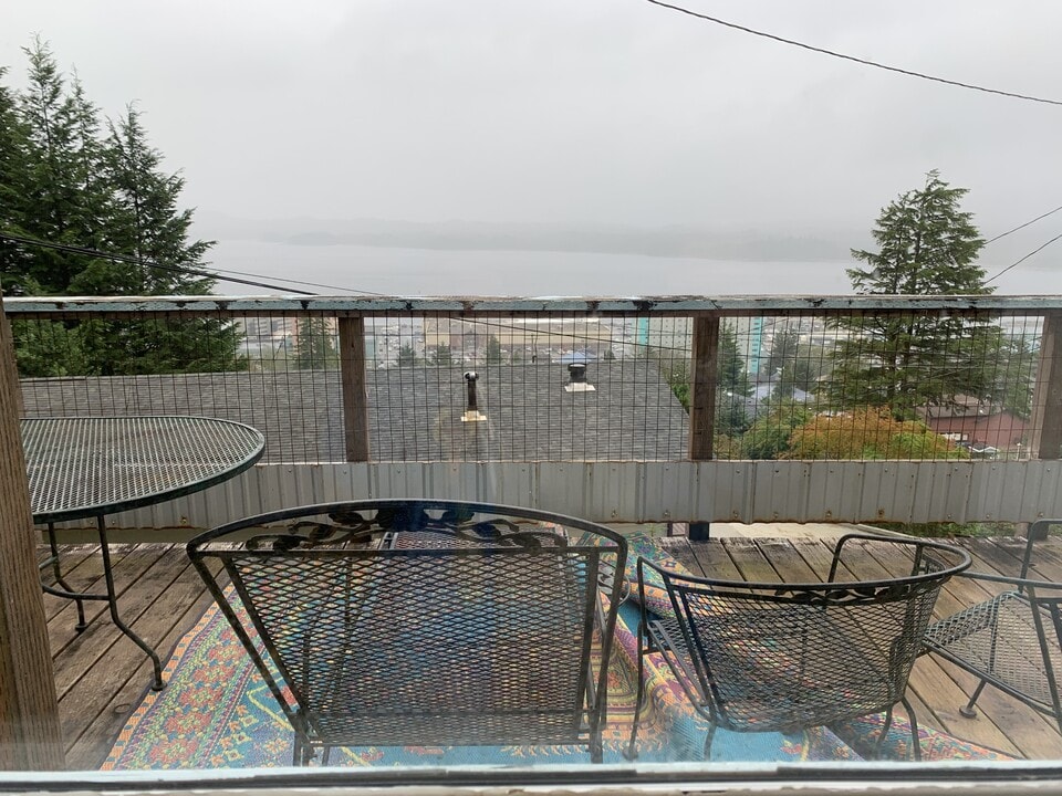 544 Washington St in Ketchikan, AK - Building Photo