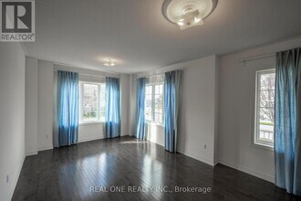 1136 Cenotaph Blvd in Newmarket, ON - Building Photo - Building Photo