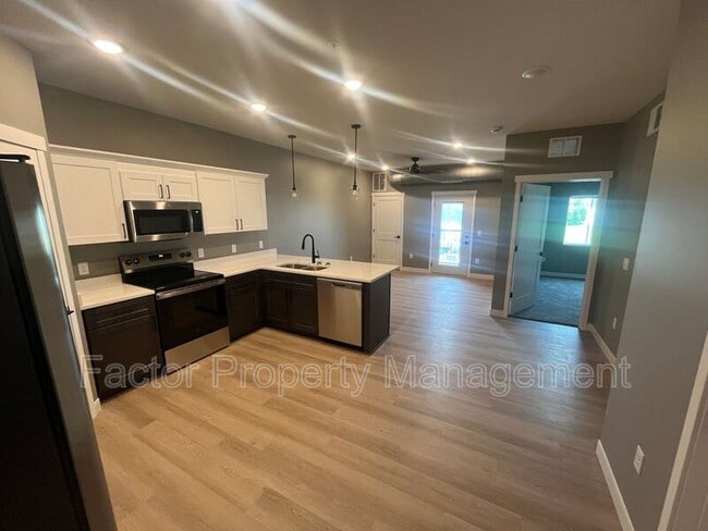 960 N 3rd St in St. Peter, MN - Building Photo - Building Photo