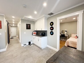 130 Orleans St, Unit #3R in Boston, MA - Building Photo - Building Photo