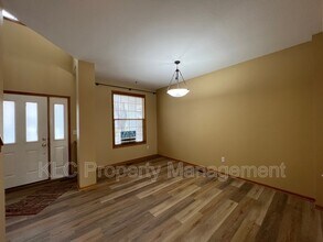 7764 Beech Tree Ln in West Des Moines, IA - Building Photo - Building Photo