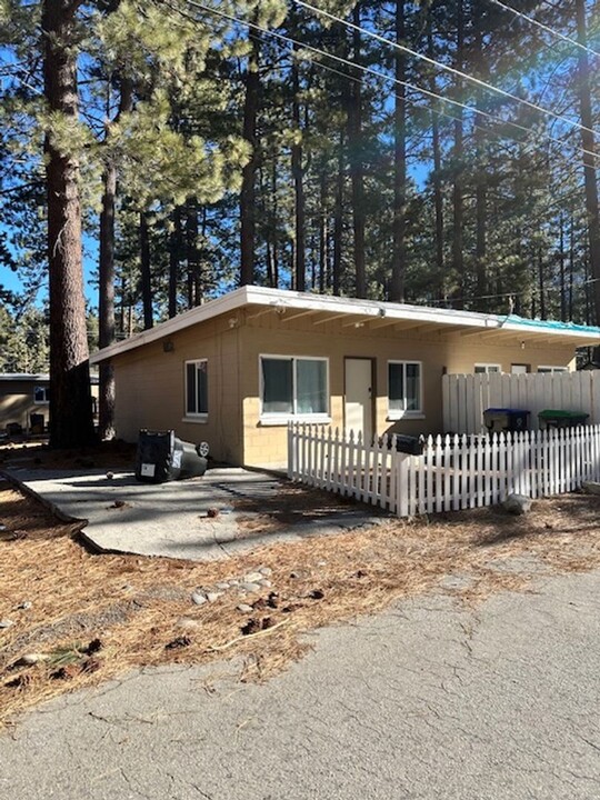 1231 Heather Lake Rd in South Lake Tahoe, CA - Building Photo