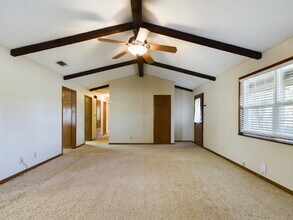 101 Frederick Rd in Fredericksburg, TX - Foto de edificio - Building Photo