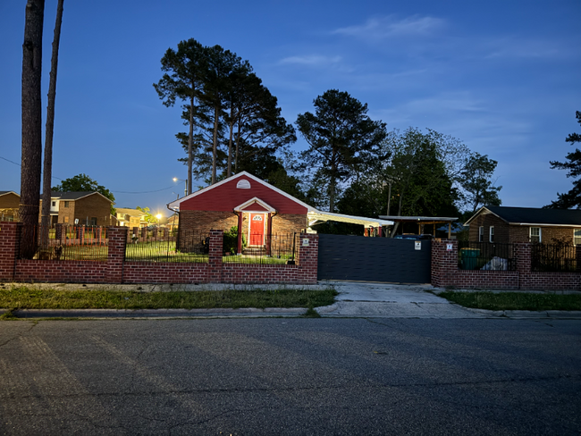 303 Holly St in Lumberton, NC - Building Photo - Building Photo