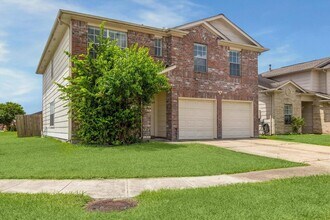 13411 Sarento Village in Sugar Land, TX - Building Photo - Building Photo
