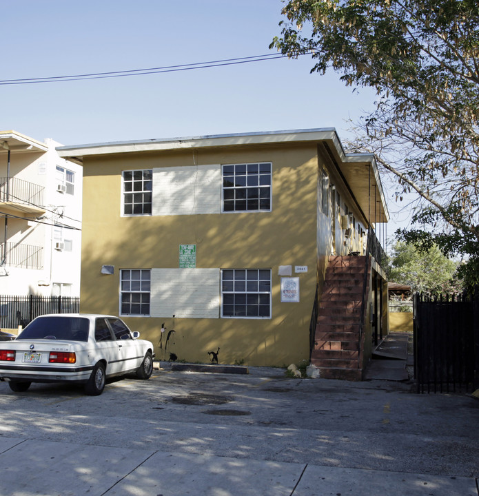 3661 Thomas Ave in Miami, FL - Building Photo