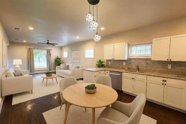 property at 1211 W Agarita Ave