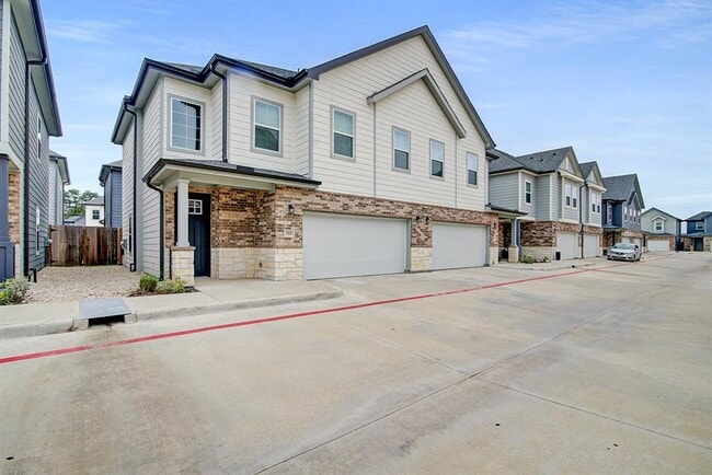 28325 Birnham Woods Dr in Spring, TX - Building Photo - Building Photo
