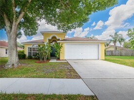 1407 Wakefield Dr in Brandon, FL - Building Photo