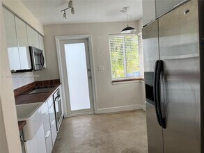 1413 NE 21st St in Wilton Manors, FL - Building Photo - Building Photo