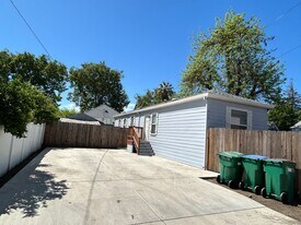 515 E Walnut St in Lodi, CA - Building Photo