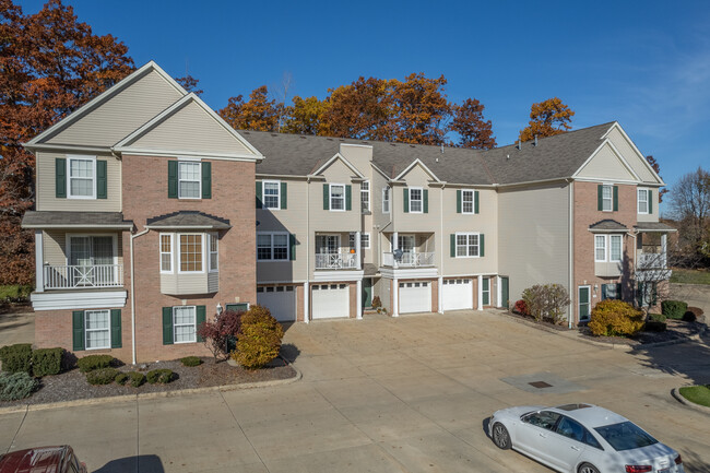 Sturbridge Crossing I in Broadview Heights, OH - Foto de edificio - Building Photo