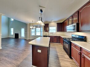 5716 Parkstone Drive in Matthews, NC - Building Photo - Building Photo