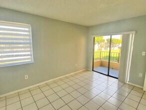 666 NW 114th Ave in Miami, FL - Building Photo - Building Photo