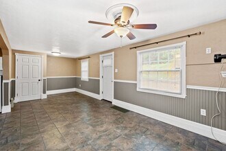 123 James Ave in North Versailles, PA - Foto de edificio - Building Photo