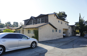 252 Mariposa Ave in Sierra Madre, CA - Building Photo - Building Photo