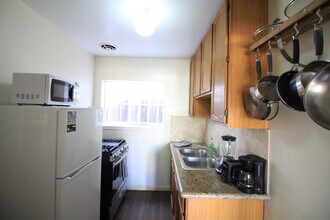 2826 Mission Blvd, Unit 3 in San Diego, CA - Foto de edificio - Building Photo