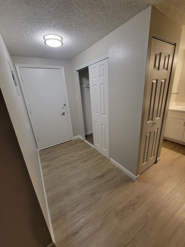 1302 S Parker Rd in Denver, CO - Building Photo - Building Photo