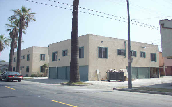 1989 Olive Ave in Long Beach, CA - Building Photo