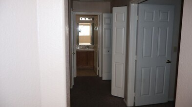 7382 Cedar Ridge St in Las Vegas, NV - Building Photo - Building Photo