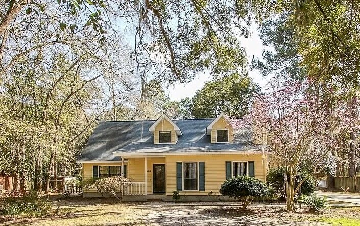 130 Briarwood Ln in Richmond Hill, GA - Building Photo