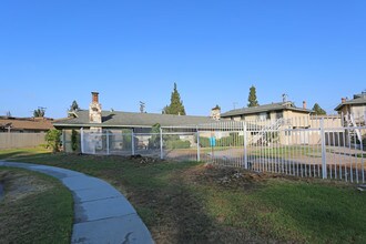 12081-12091 Adrian St in Garden Grove, CA - Foto de edificio - Building Photo