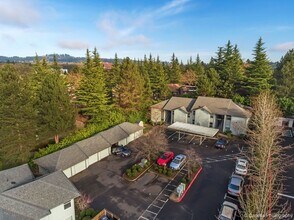 15370 Bangy Rd in Lake Oswego, OR - Building Photo - Building Photo