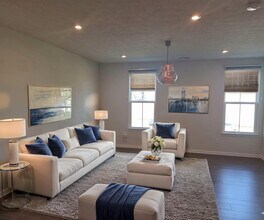 18 Wentworth Ln in Deer Park, OH - Building Photo - Building Photo