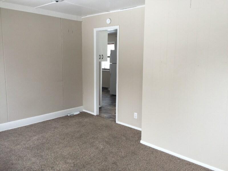 233 8th Ave NE in Valley City, ND - Building Photo