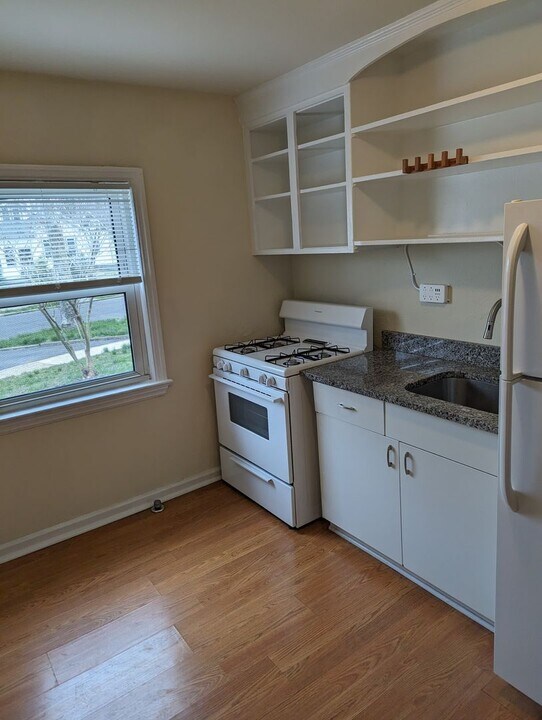 212 Manheim Ave in Oaklyn, NJ - Building Photo