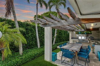 2240 Magnolia Dr in North Miami, FL - Building Photo - Building Photo