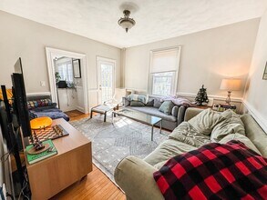 68 Pleasant St in Cambridge, MA - Building Photo - Building Photo