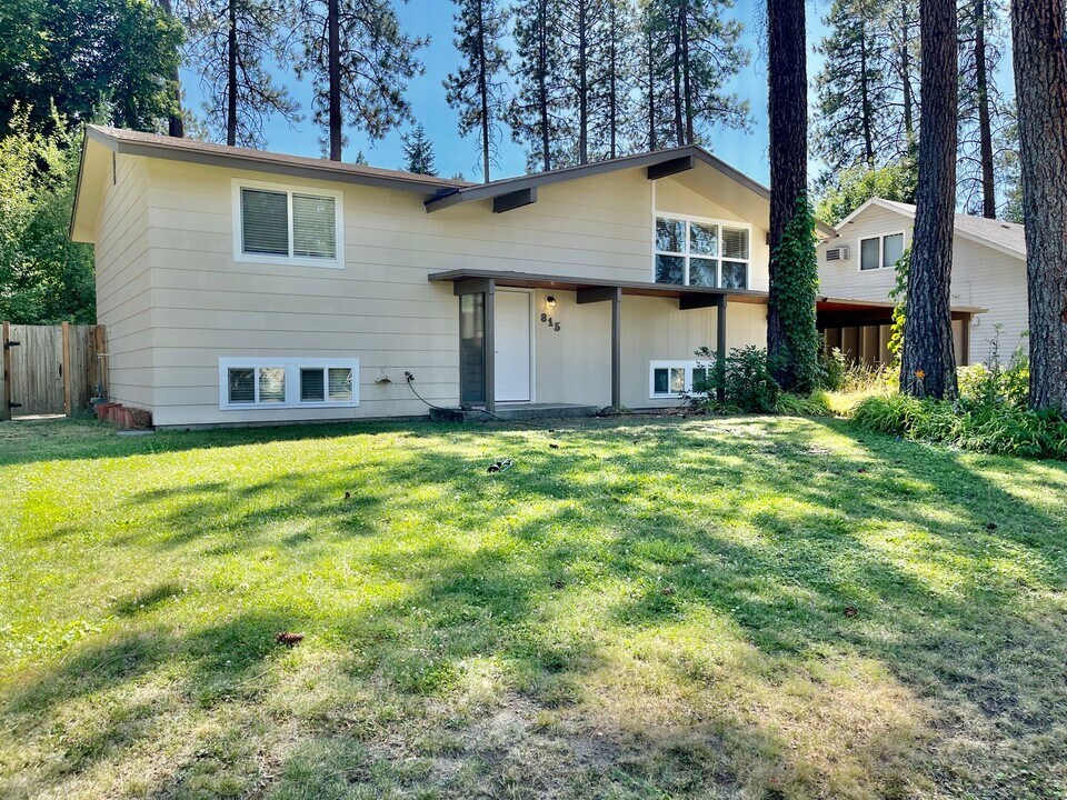 815 W Woodway Ave in Spokane, WA - Building Photo