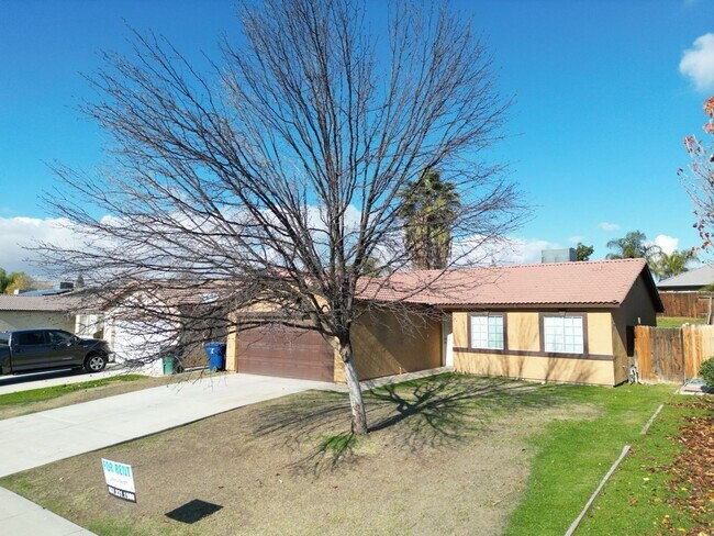 Cozy 3-Bedroom, 2-Bathroom Home in North Bakersfield in Bakersfield, CA - Building Photo - Building Photo