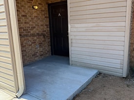 1900 Dover St in Norman, OK - Building Photo