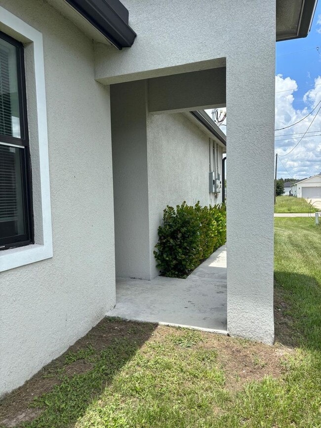 450 Grant Blvd in Lehigh Acres, FL - Building Photo - Building Photo