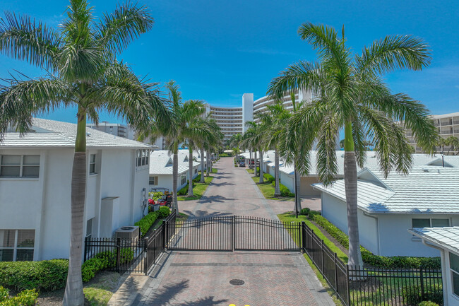 Crystal Sands in Sarasota, FL - Foto de edificio - Building Photo