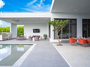 16650 Sunset Way in Weston, FL - Building Photo - Building Photo