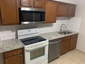 1703 W Victoria Dr, Unit 302 in Mount Prospect, IL - Building Photo