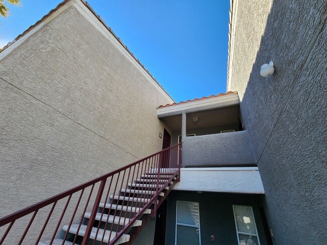 5055 W Hacienda Ave in Las Vegas, NV - Foto de edificio - Building Photo