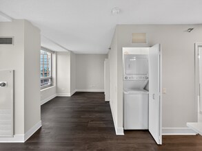 302 N Canal St in Chicago, IL - Foto de edificio - Building Photo