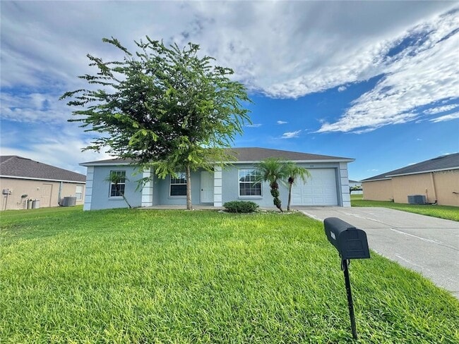 property at 472 Lake Eloise Pointe Blvd