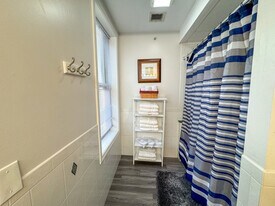 7 Harvard Sq, Unit 3B in Brookline, MA - Building Photo