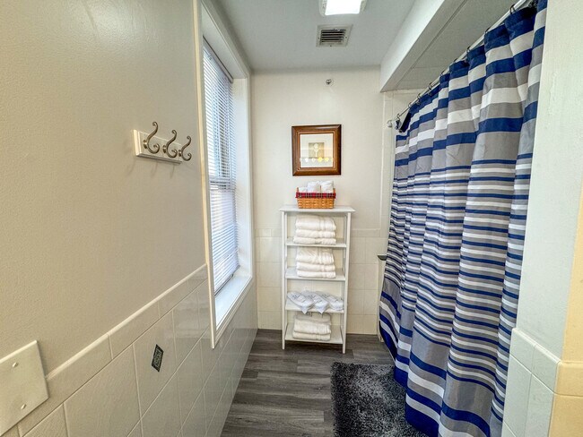 7 Harvard Sq, Unit 3B