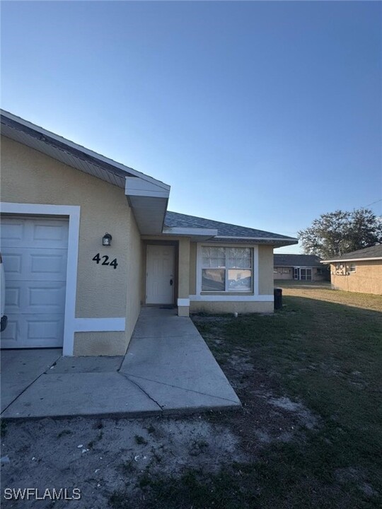 424 SE 24th Ave in Cape Coral, FL - Building Photo