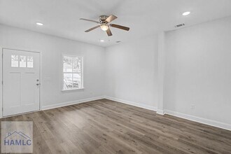 205 Bagley Ave in Hinesville, GA - Foto de edificio - Building Photo