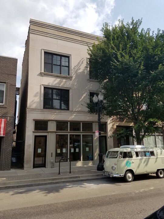 1922 W Irving Park Rd, Unit 3 in Chicago, IL - Building Photo